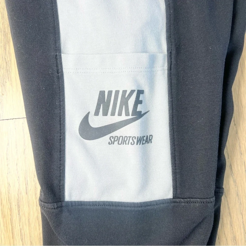 Nike Sportswear Heritage Girls Leggings in Black and Light Gray Size Medium